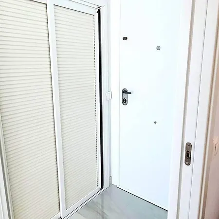 Skol 521. Fantastic On The Beachfront For Rental. Apartment *